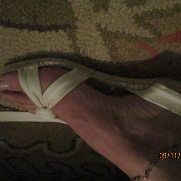 DKNY Tie Up Espadrilles Off White Size 9 VERY COOL - Picture 10 of 12